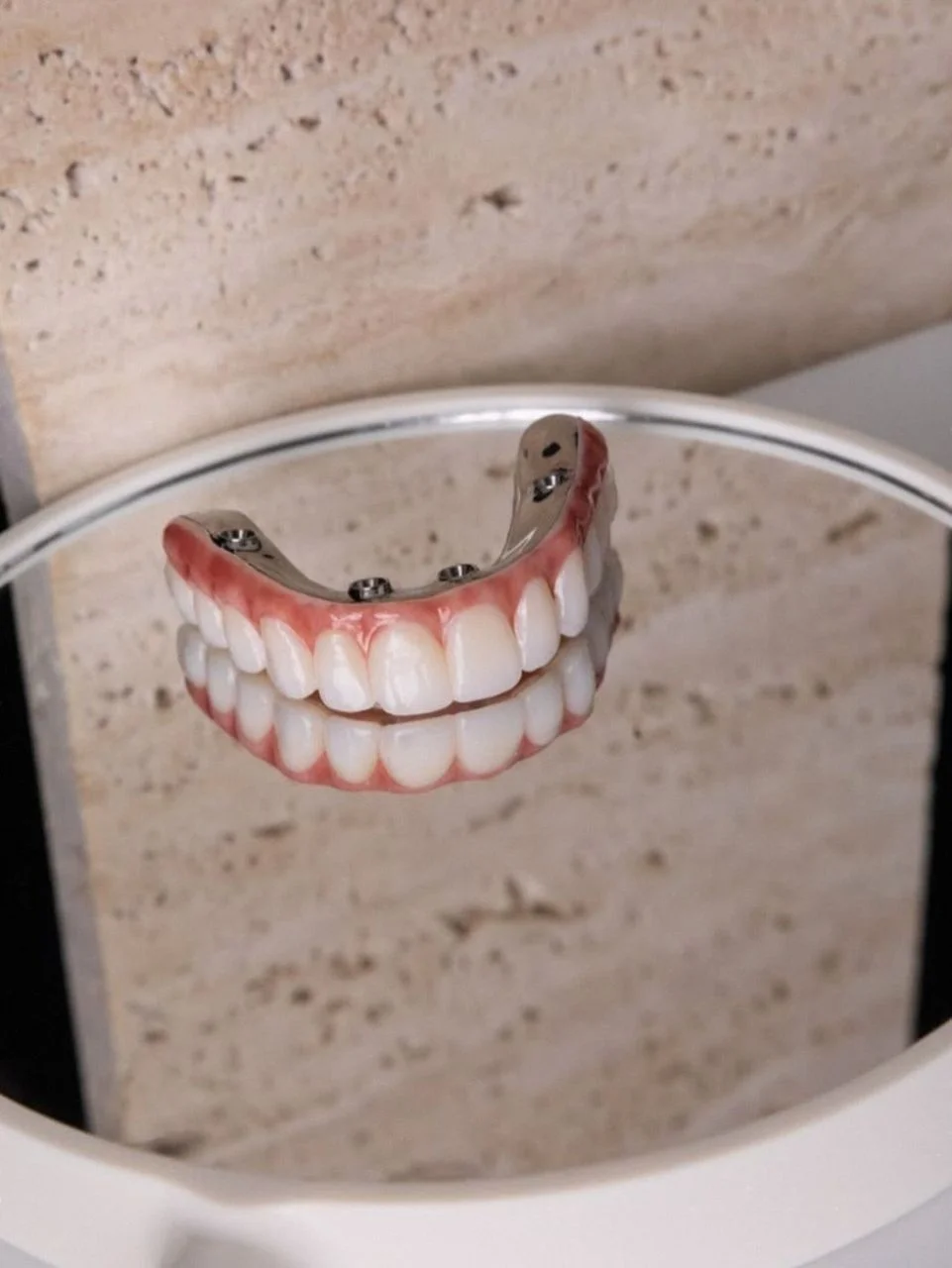 Detalhe de prótese dentária premium